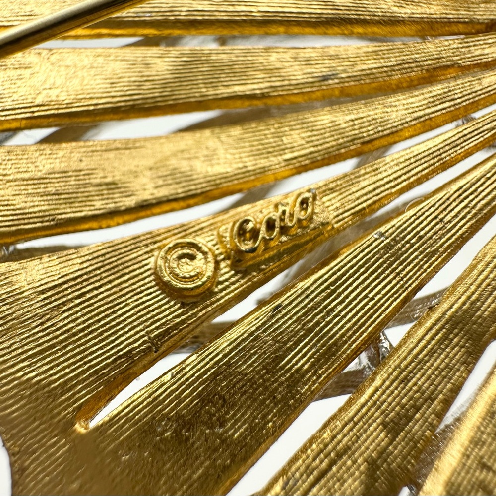 Coro Signed Vintage Gold & Silver
Tone Leaf Branch Brooch Pin - Picture 3 of 4
